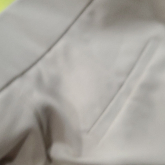 CHICO'S Secret Stretch waist and cropped straight leg pants in a size 10 - Picture 8 of 12